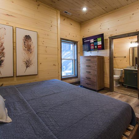Luxury 12-Bedroom Cabin With Indoor Pool, Hot Tub & Movie Theater, Sleeps 36 Sevierville Eksteriør bilde