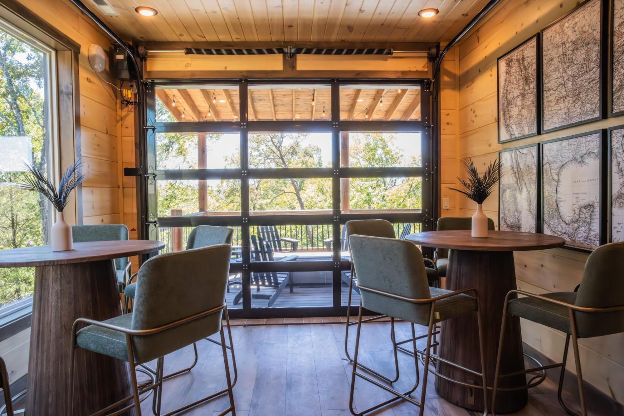 Luxury 12-Bedroom Cabin With Indoor Pool, Hot Tub & Movie Theater, Sleeps 36 Sevierville Eksteriør bilde