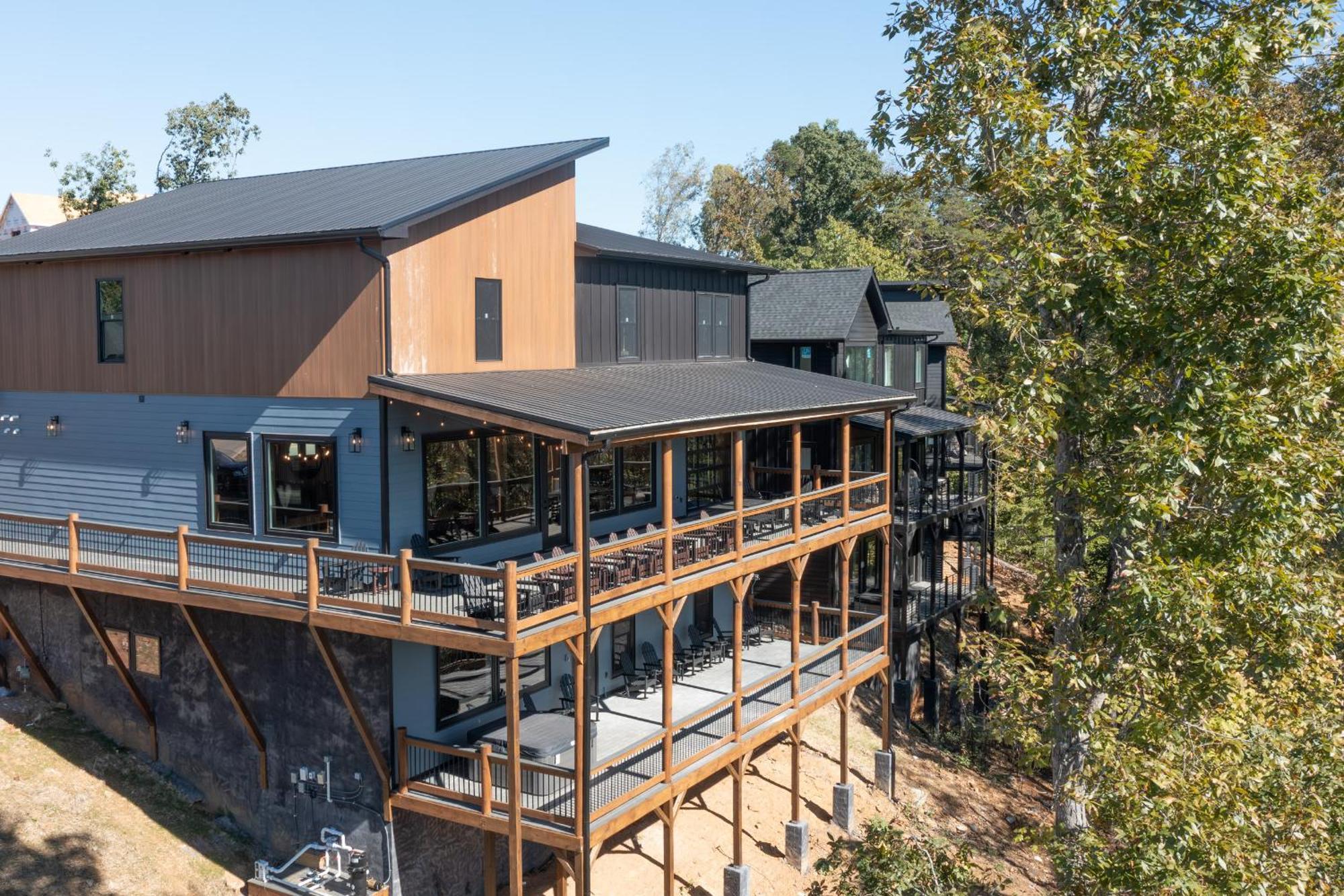 Luxury 12-Bedroom Cabin With Indoor Pool, Hot Tub & Movie Theater, Sleeps 36 Sevierville Eksteriør bilde