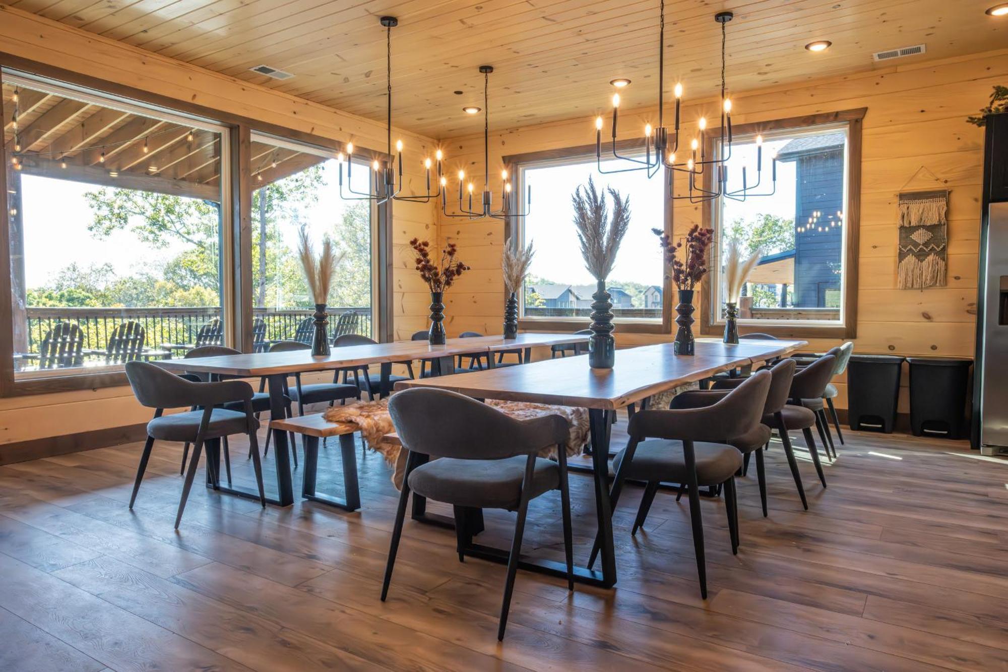Luxury 12-Bedroom Cabin With Indoor Pool, Hot Tub & Movie Theater, Sleeps 36 Sevierville Eksteriør bilde
