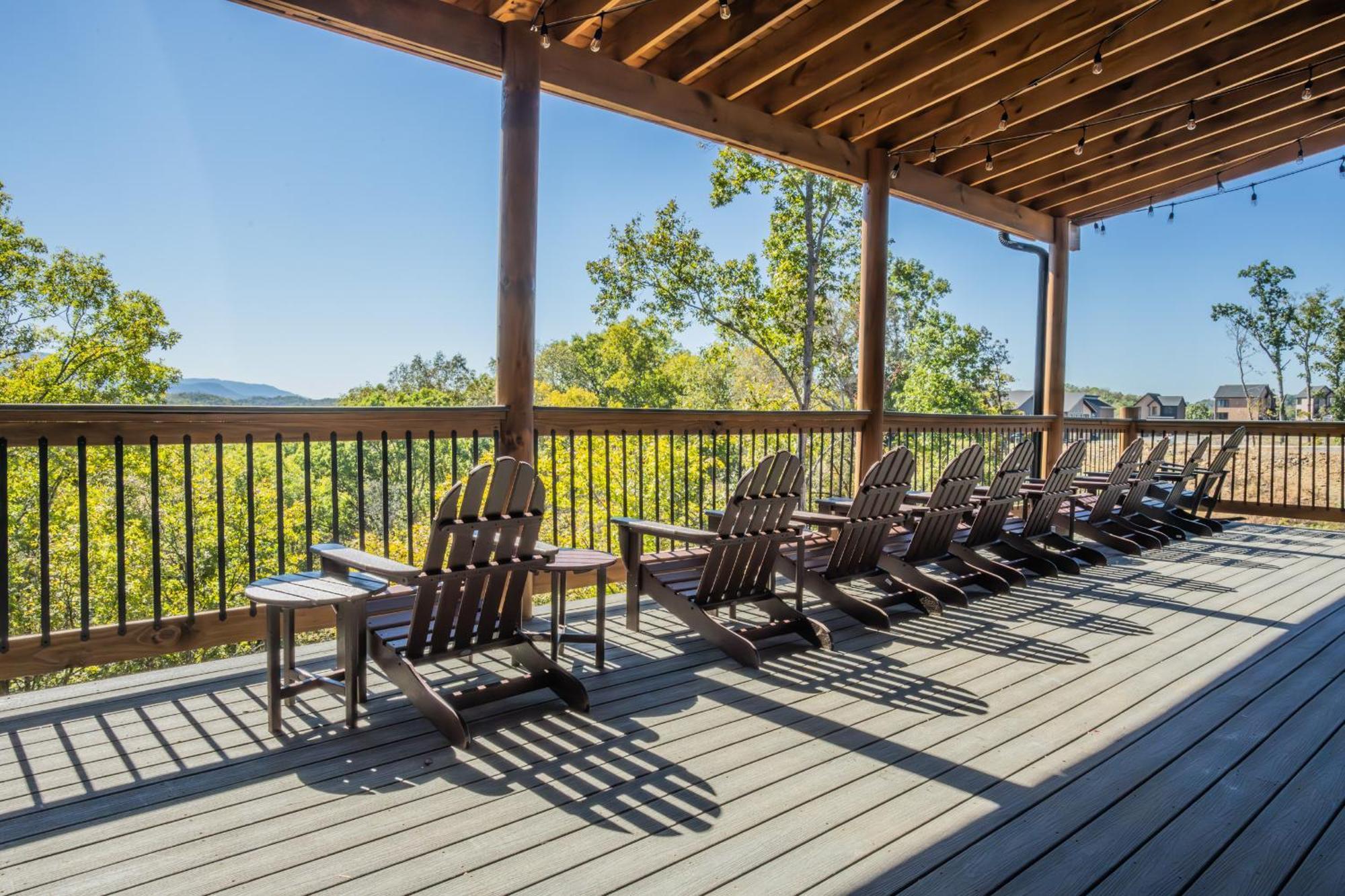 Luxury 12-Bedroom Cabin With Indoor Pool, Hot Tub & Movie Theater, Sleeps 36 Sevierville Eksteriør bilde