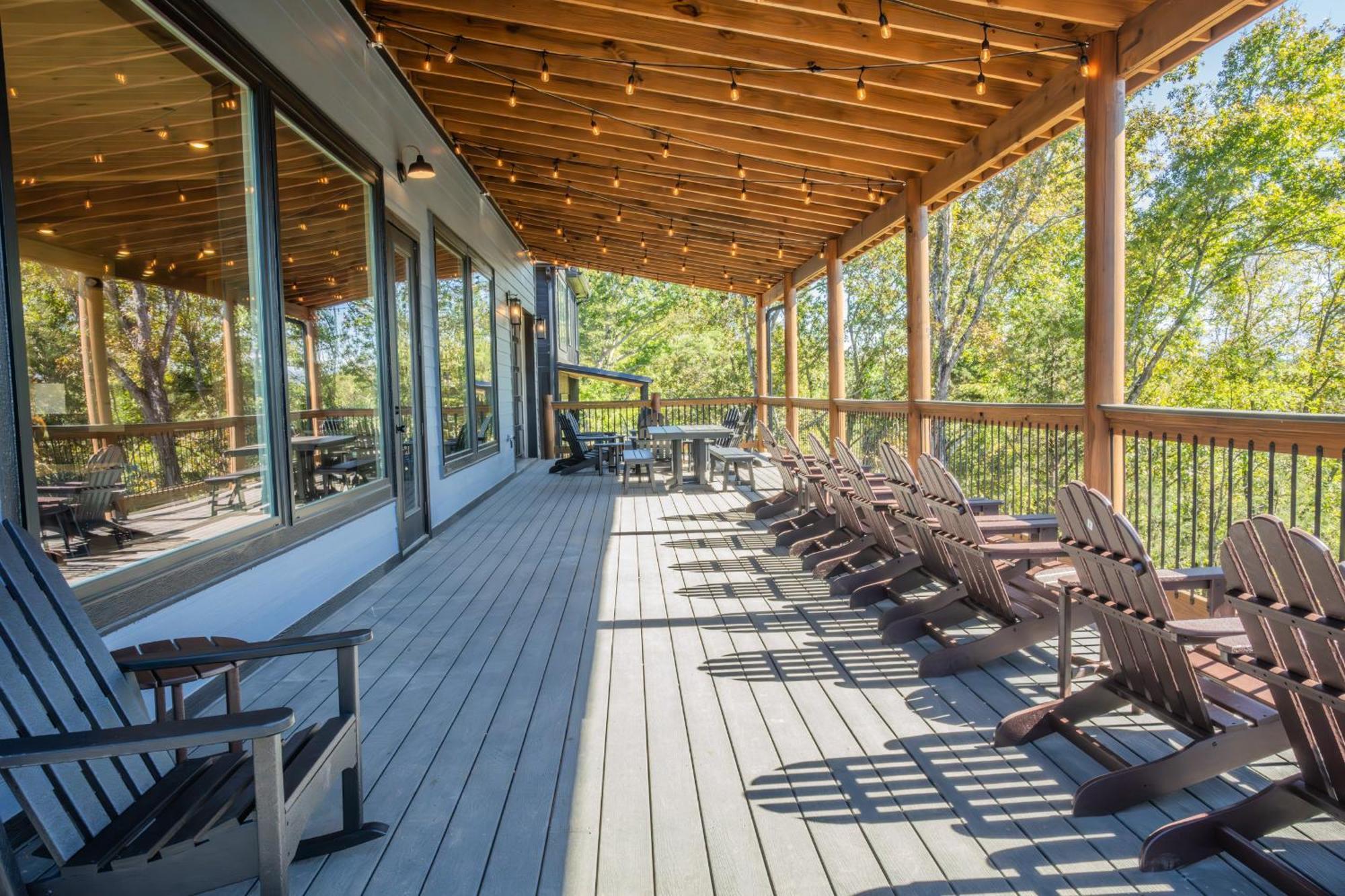 Luxury 12-Bedroom Cabin With Indoor Pool, Hot Tub & Movie Theater, Sleeps 36 Sevierville Eksteriør bilde