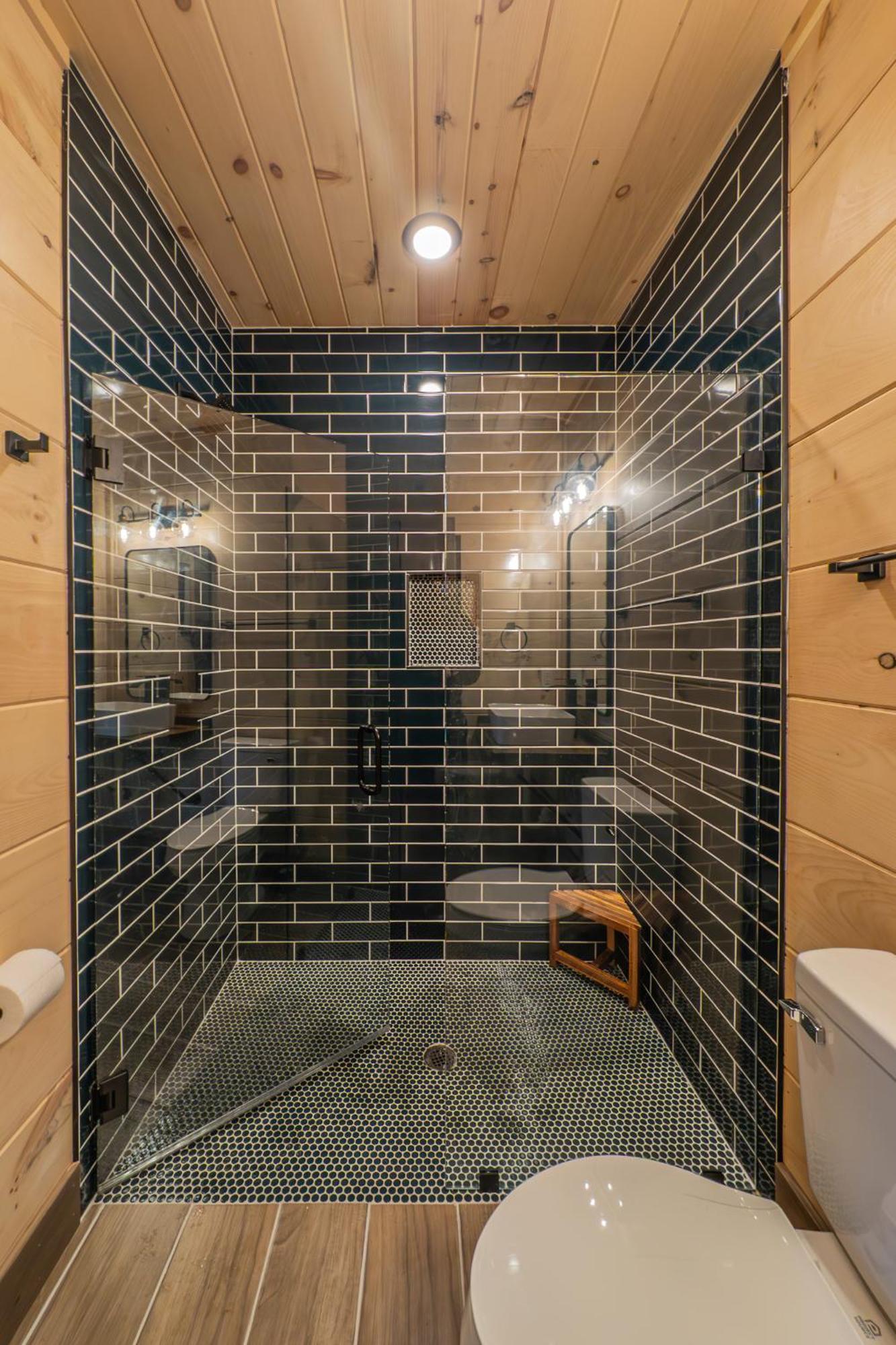 Luxury 12-Bedroom Cabin With Indoor Pool, Hot Tub & Movie Theater, Sleeps 36 Sevierville Eksteriør bilde