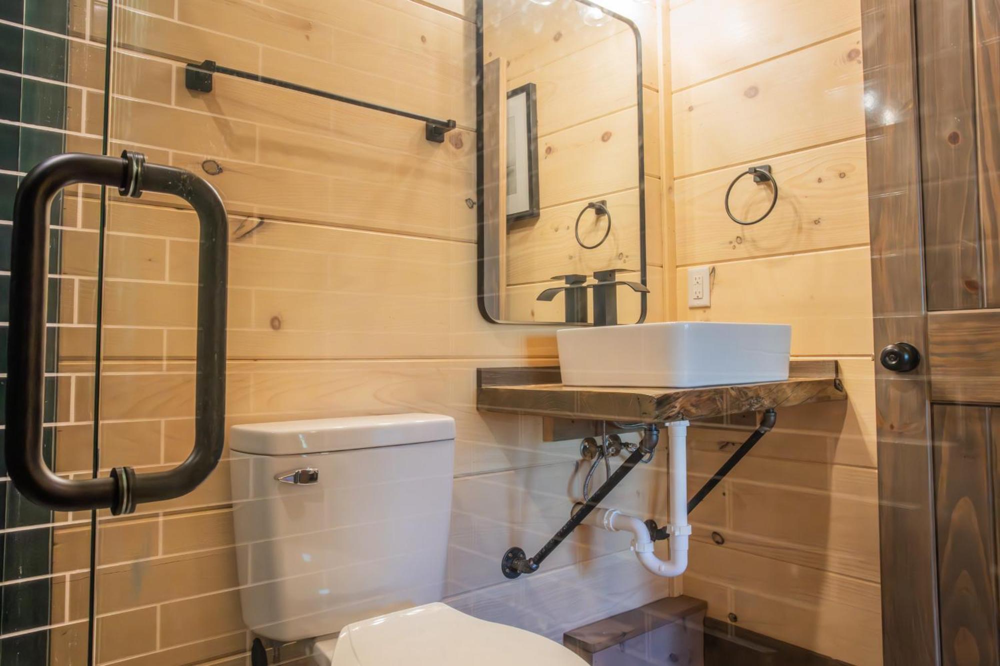 Luxury 12-Bedroom Cabin With Indoor Pool, Hot Tub & Movie Theater, Sleeps 36 Sevierville Eksteriør bilde