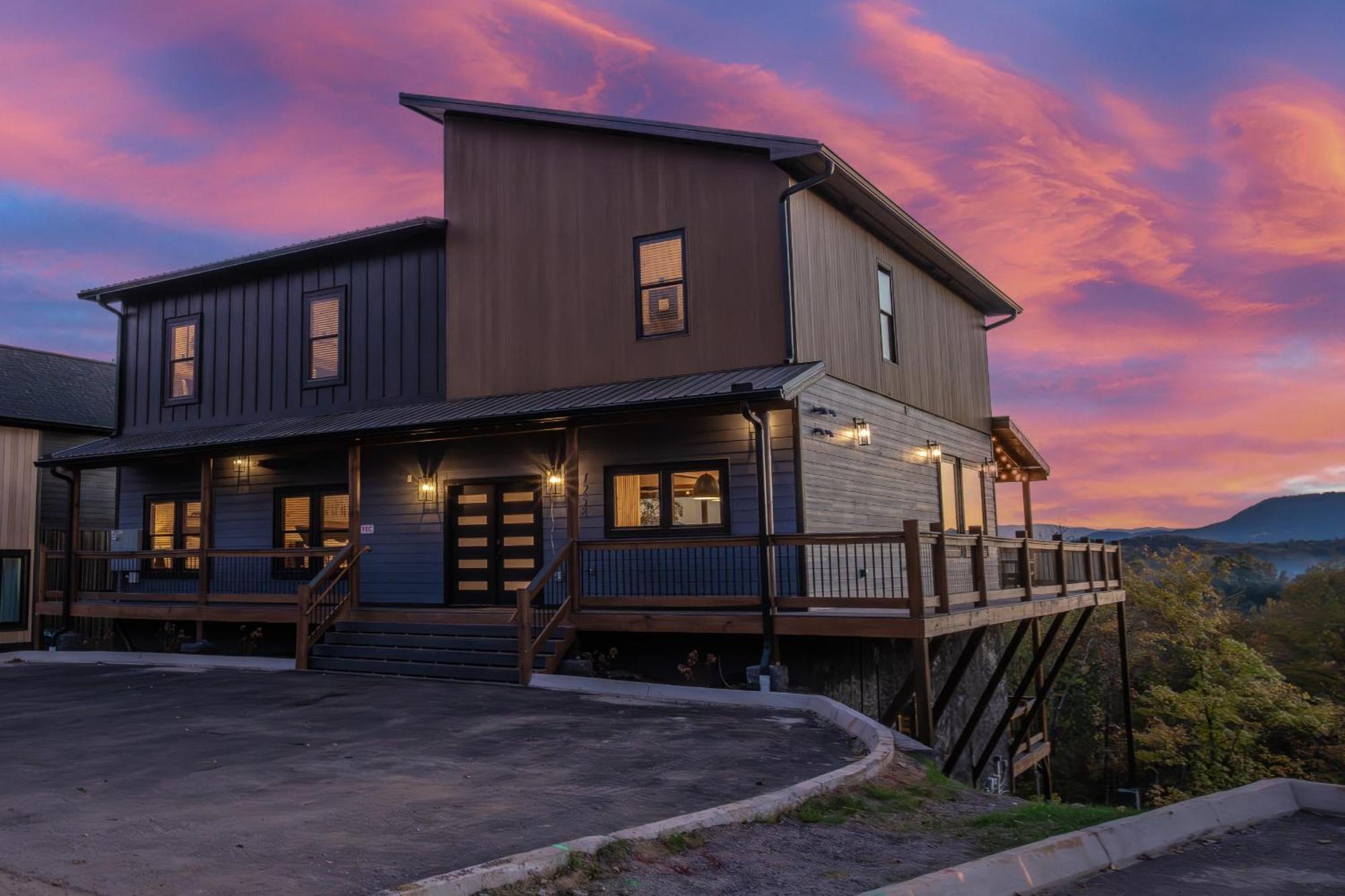 Luxury 12-Bedroom Cabin With Indoor Pool, Hot Tub & Movie Theater, Sleeps 36 Sevierville Eksteriør bilde