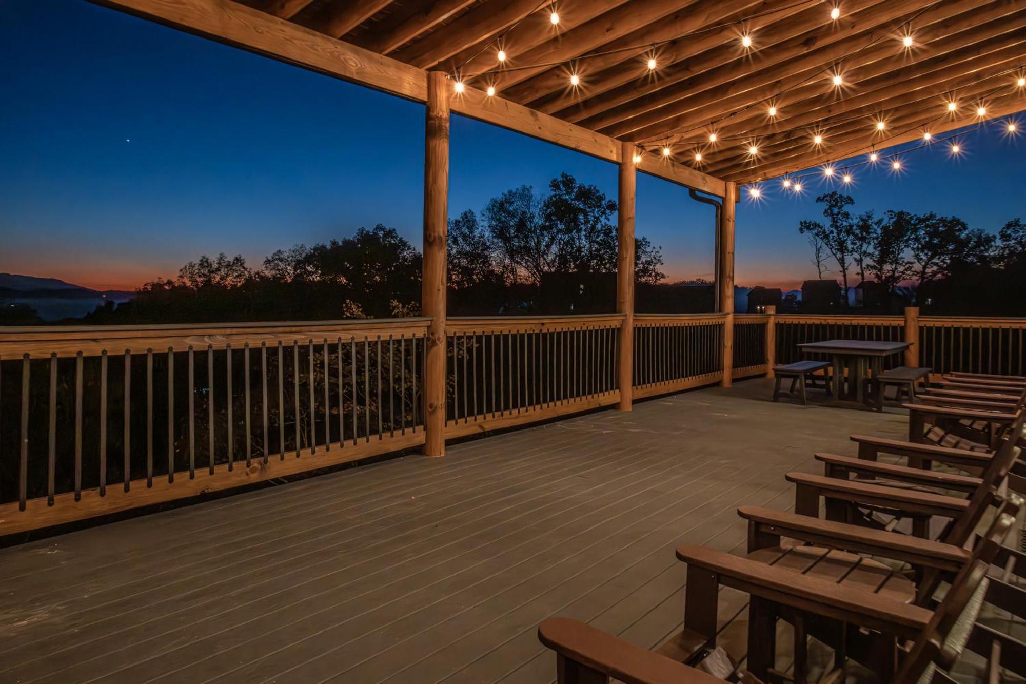 Luxury 12-Bedroom Cabin With Indoor Pool, Hot Tub & Movie Theater, Sleeps 36 Sevierville Eksteriør bilde