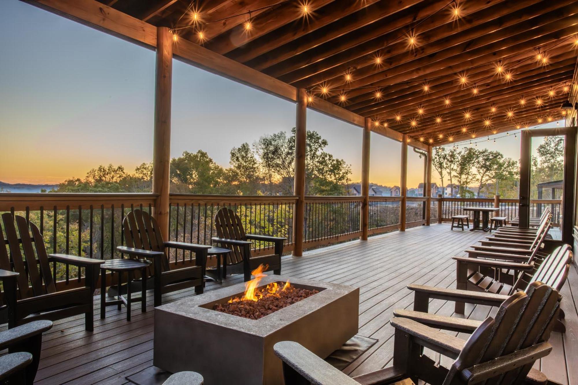 Luxury 12-Bedroom Cabin With Indoor Pool, Hot Tub & Movie Theater, Sleeps 36 Sevierville Eksteriør bilde